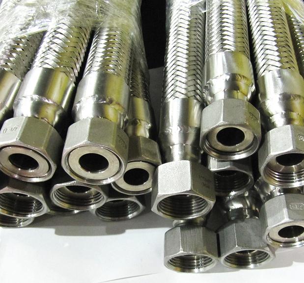 Металлорукав РВД рукав высокого давления вр внутренняя резьба накидная гайка под плоскую прокладку из нержавеющей стали.